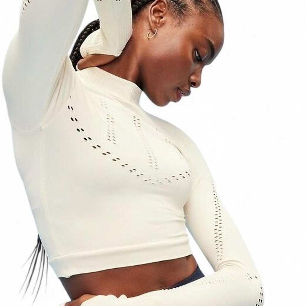 Old Navy Seamless Performance Crop Top Cream Long Sleeve Mock Neck Large